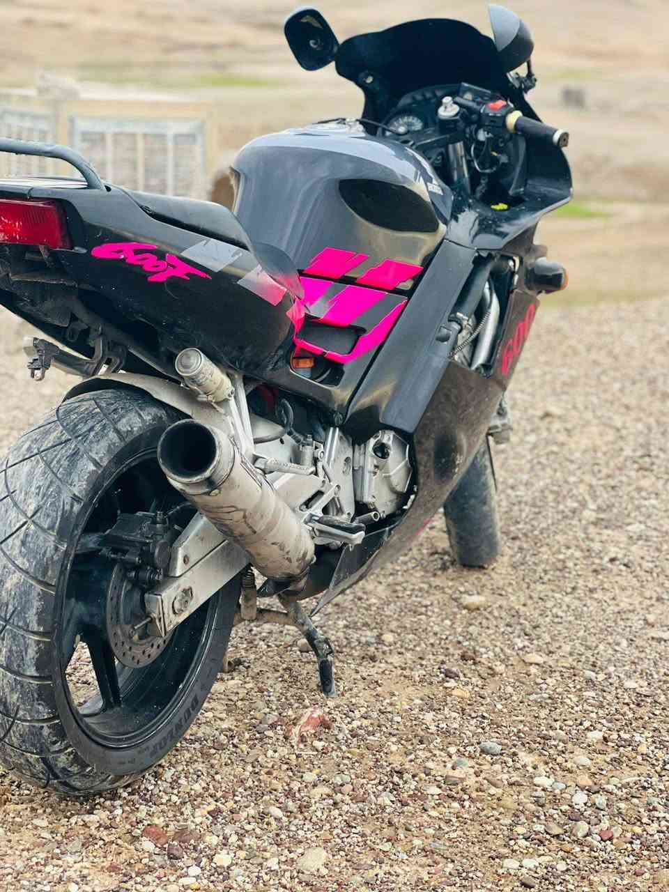 قرش 600 للبيع عليه ادامه كامل باتري دهن  ونواعم كلها  نگره سلف     حط بانزين وطلع  سعر 10 ورقات ومراوس سيبي  400 هم  مكان كركوك  
***********
