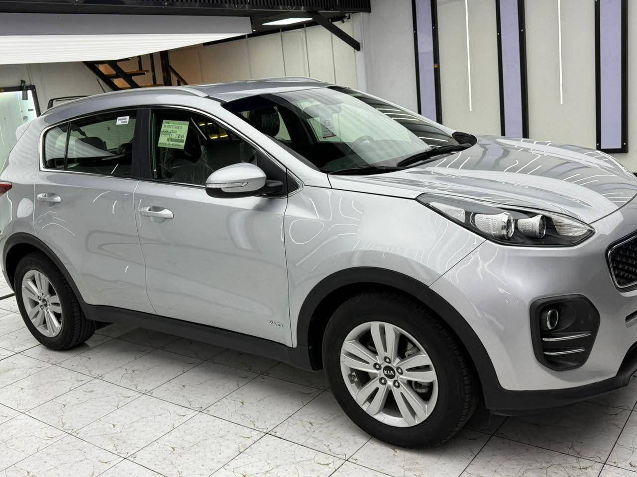 كيا سبورتج ٢٠١٨ خليجي مكفولة من اي شي مواصفات عادية بصمة وتحكم ستيرن فقط
درايف مود مانع انزلاق حساسات امامي وخلفي موقف انحدارات شاشة عادية ماشيه فوك ال١٠٠ الف
مكينة جديدة وكير مكفول 
جي دي اي ٢٤٠٠ 
باسمي وتحويل مباشر 
عارضها ب١٦٥ وبيها مجال
للاتصال 
***********
