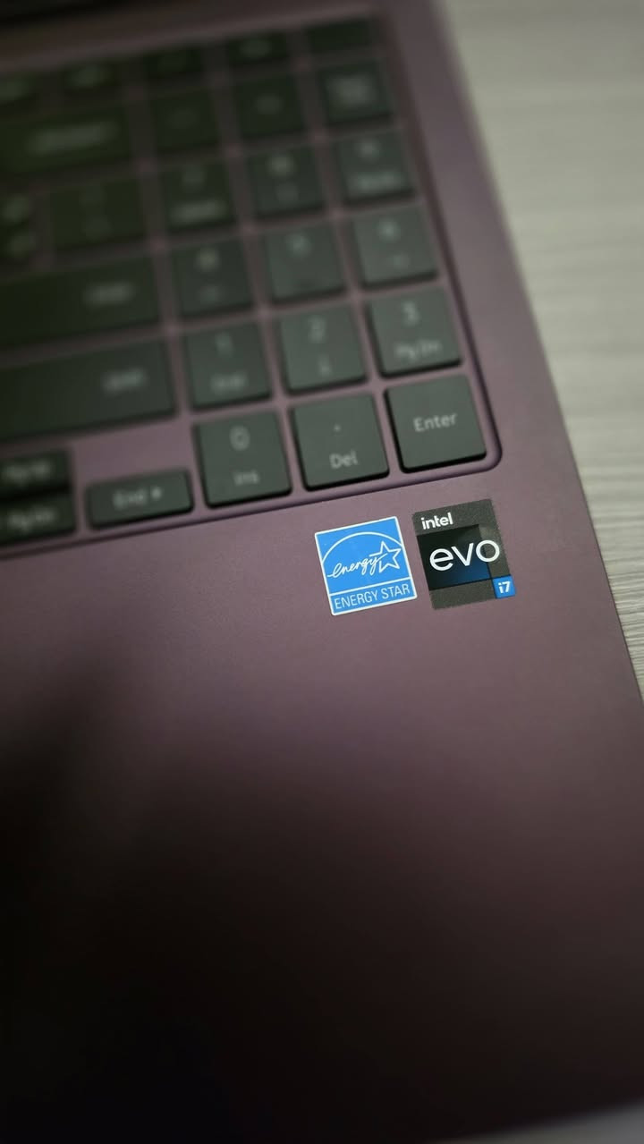 اللهم صل على محمد وال محمد
السلام عليكم شباب
للبيع لابتوب Samsung Galaxy Book2 Pro 360 مستعمل الجهاز غني عن التعريف، من أرقى وأخف اللابتوبات بالعالم. يجمع بين قوة اللابتوب وعملية التابلت (ينطوي 360 درجة وشاشته لمس).
الجهاز نظيف جداً  استخدام خفيف، وما مفتوح ولا مصلح نهائياً
💻 المواصفات الفنية
المعالج (CPU): Intel Core i7 1260 p
معالج الرسوميات (GPU): Intel Irix Xe
الشاشة: شاشة Super AMOLED تدعم اللمس (Touch) وتنطوي 360 درجة بالكامل.
الذاكرة (RAM):16 جيجابايت LPDDR5
الهارد (Storage): 1 تيرا NVMe SSD
السعر: 850 الف
المكان: بغداد


**إذا كنت صاحب هذا الإعلان وتريد حذفه لأي سبب، رجاءا أرسل رسالة إلى الدعم الفني**