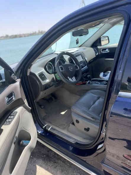 دورنكو 2013 كندي بدون حادث سيارة نضيفة بيها حادث بسيط بالجاملغ الايمن ومعدل بارد محرك هيمي 8 سلندر كير مكينة كفالة حدادية نظيفة رايدها ب 165 وبيها مجال بسيط 
***********
