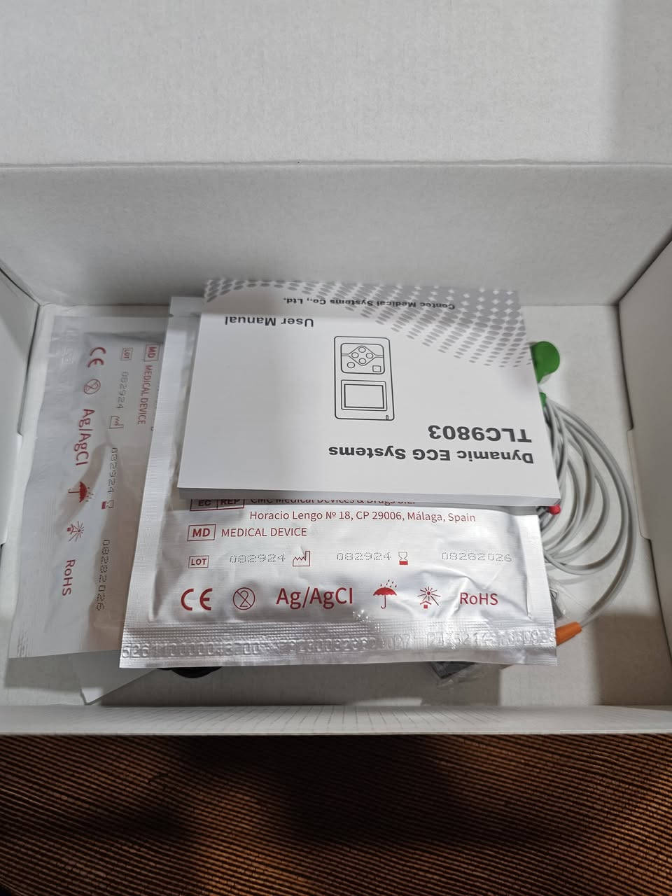 جهاز هولتر تخطيط قلب (Contec TLC9803) بحالة ممتازة للبيع
التفاصيل:
​النوع: جهاز تخطيط قلب ديناميكي (Holter ECG) ماركة Contec العالمية.
​الموديل: TLC9803 (نظام 3 قنوات).
​مدة التسجيل: مراقبة مستمرة لنشاط القلب لمدة 24 ساعة.
​الحالة: الجهاز نظيف جداً وبحالة ممتازة (شبه جديد) كما موضح بالصور.
​الملحقات: يأتي مع كافة ملحقاته الأصلية (حقيبة الحمل، كابل المريض، كابل البيانات، والأقطاب).
​المميزات: شاشة OLED ملونة، دقة عالية في التحليل، وسهولة في نقل البيانات للحاسبة.
السعر: ٣٢٥ الف 
للتواصل مراسلة الخاص.


**إذا كنت صاحب هذا الإعلان وتريد حذفه لأي سبب، رجاءا أرسل رسالة إلى الدعم الفني**