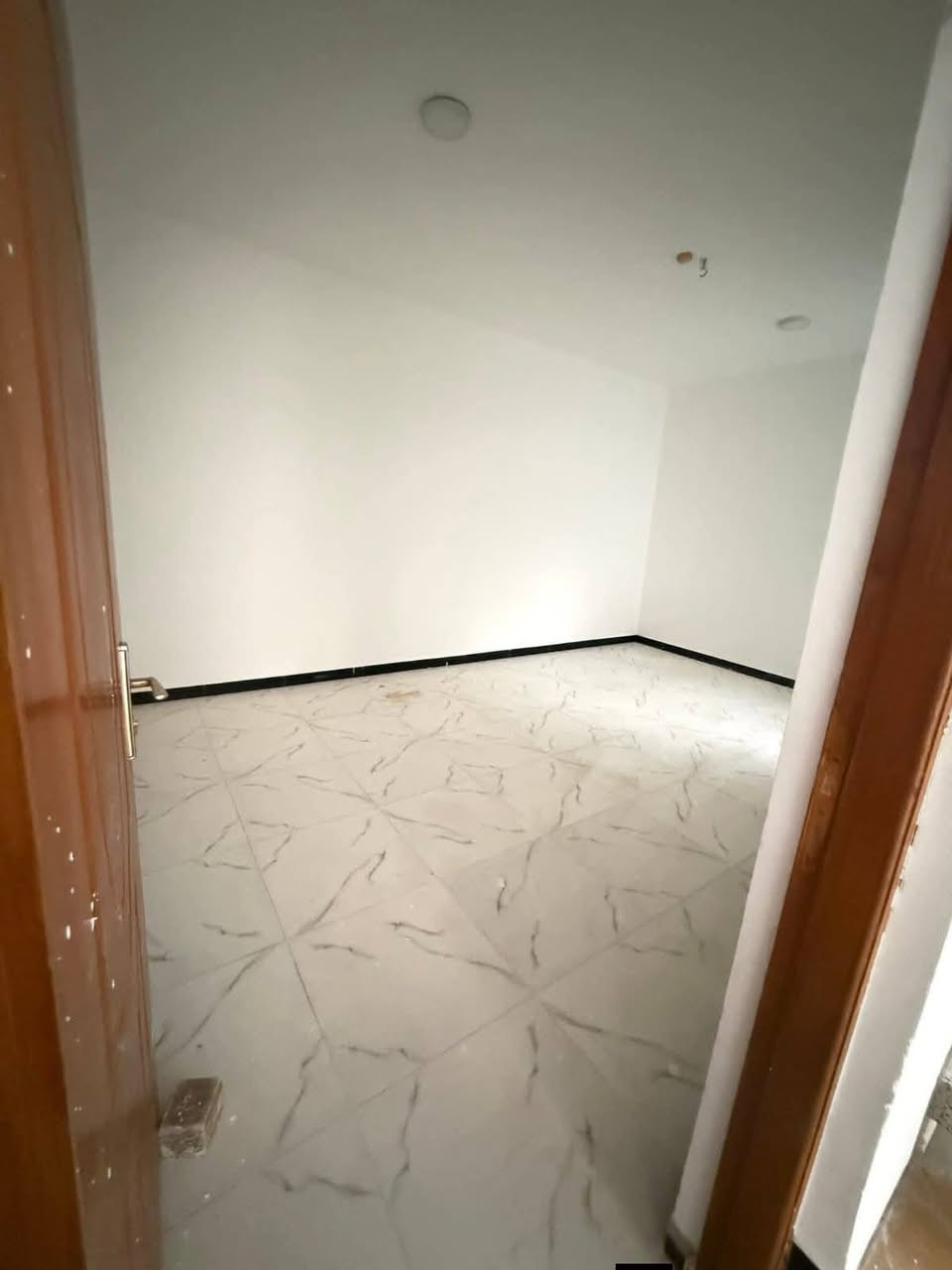 بيت للبيع طابو زراعي سند ٢٥مسجل بلديه بي صوره جويه بل بلديه المساحه ١٠٠متر اساس كونكريت بناء طابوك جيري سكف شيلمان البيت على الشارع الرئيسي وبي فظله ١٤٠ متر يحتوي على غرفه وصاله ومطبخ وحمام ستقبال وحمامات خارجيه السعر 52 وقابل للتفاوض التواصل واتساب *********** للاستفسار خاص
