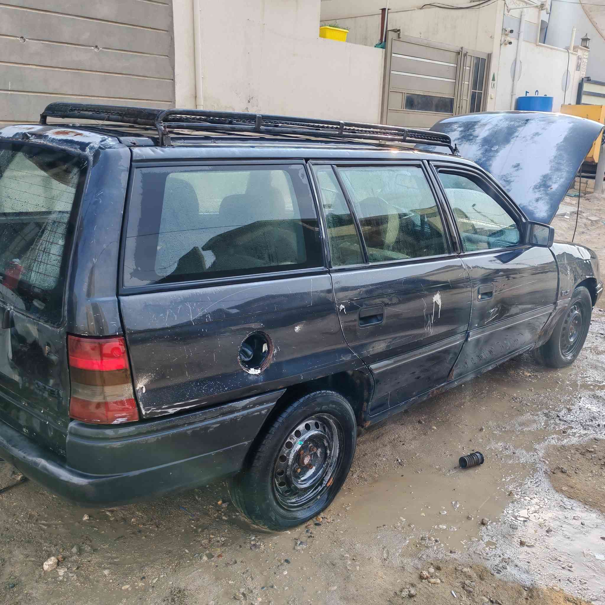 سلام عليكم اوبل استرا للبيع موديل 1993 خير من الله مكينه قبل 3اشهر من شديتهة مال حاويه حجم 16 حداديه 60 بلميه مكان ديوانية سعر 26 وبيهة مجال *********** اتصل وادلل
