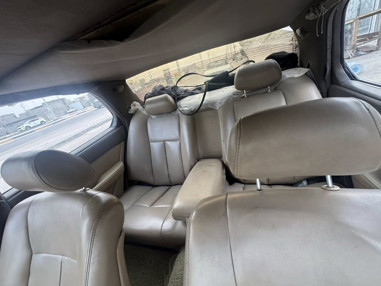 السلام عليكم لكزز ls400 مديل. 91 للبيع
سياره كفاله من الضربه  والصبغ  نظيفه السياره مامتعوبه وعليه منضومه غاز كير مكينه كفاله السعر 70 وبيه مجال 
***********
