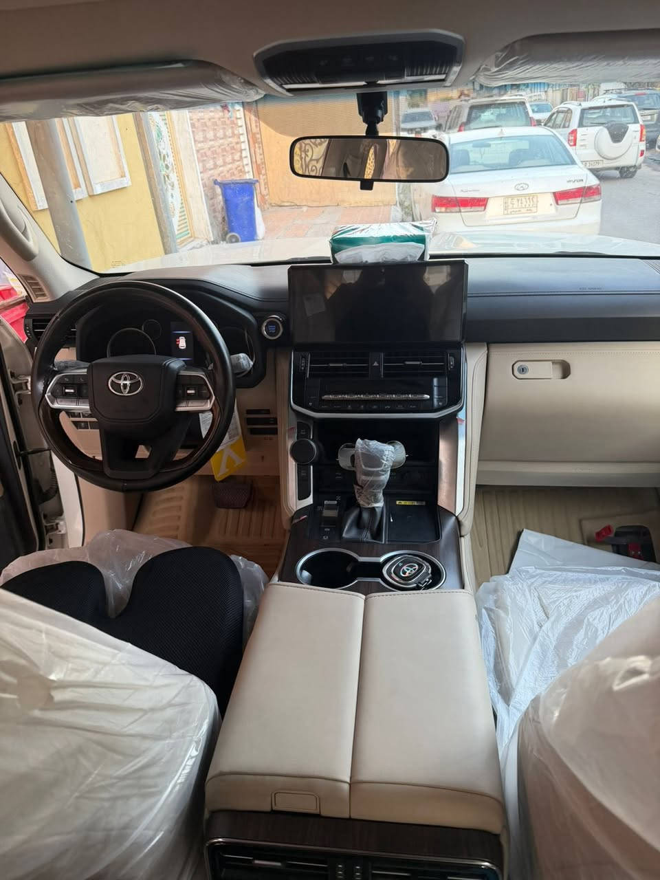 السلام عليكم شباب
لاندگروز 24 
ماشيه 27
GXR PREM LIMITED 

للاستفسار اكثر : ***********
