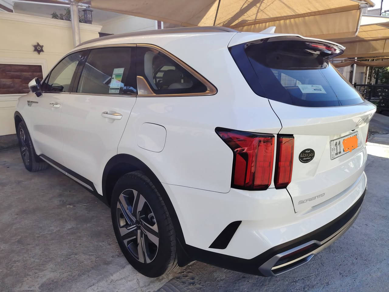 🚘 كيا سورينتو 2023 – فل مواصفات ×4 🚘
سيارة بحالة جديدة، مواصفات كاملة 👌
🔹 المحرك
محرك 6 سلندر – 3.5 لتر
4 أوضاع قيادة:
Eco – Comfort – Smart – Sport
نظام مانع الانزلاق + نزول المنحدرات
🔹 التشغيل والأمان
بصمة تشغيل + بصمة أبواب
تشغيل عن بُعد
سايد بريك بصمة
مثبت سرعة
حساسات أمامية وخلفية (4 جهات)
🔹 الأنوار والكاميرات
أنوار زينون + LED مع كاشفات
باك لايت LED
كاميرات 360 درجة مع كاميرا دوّارة
فتحة سقف بانوراما
شاشة كبيرة مع نفيكيشن
شفتات مقود
إضاءة داخلية محيطية 
❄️ إضاءة ثلجية أمامية وخلفية ومن جانبي المقاعد الخلفية
مقاعد تسخين وتبريد
فول تحكم كهربائي للمقاعد الأمامية مع نفاذ شحن 
أرضيات أصلية
3 فتحات تبريد 
منفذ طاقة
شاحن لاسلكي
منافذ شحن متعددة
صندوق خلفي كهربائي
📊 الممشى: 37,500 كم فقط
📝 ملاحظة:
يوجد صبغ خفيف (شبر جاملغ + شبر دعامة أمامية)مثل مموضح بالصور
السعر / 295 $ والتوفيق للجميع يارب 
📞 للتواصل: ***********
