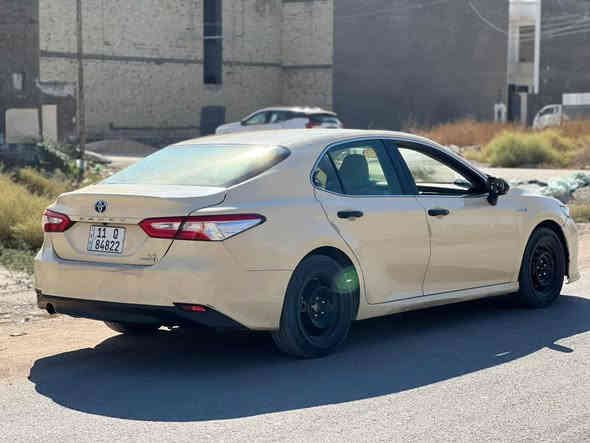 السلام عليكم اخوان تكسي دلي محدث 23 ركزلي اخوية السيارة تعتبر زيرو تبديل بطارية هايبرد كاملة وليس تبديل خلاية 
تبديل محرك امريكي كصة جديد 
صدر جديد 
تخم تاير جديد 
نقصها فقط دعامية امامية 
حتة لايتات امامية مبدلهن واصلي 
السيارة مال جناي تعبان بيها مو تلزيك 
بيها قطع صبغ من الامارت بدون حادث 
ايرباكات سليمة 
السعر 135 
بغداد الدورة 
***********
