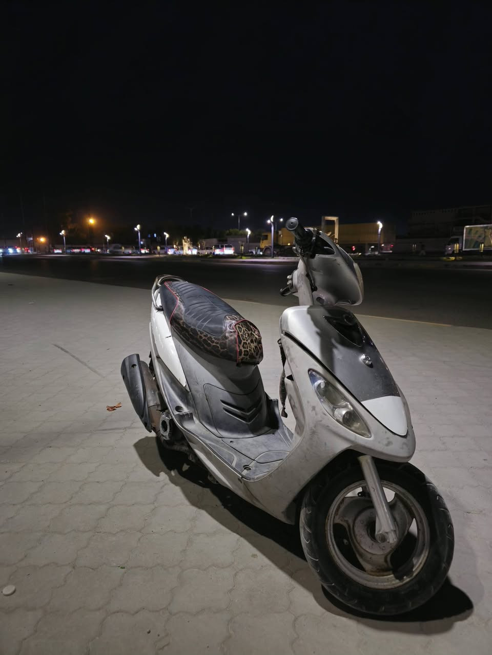 دراجه ماكس قجمه
نضافه نفس ما موضح بصور  سعرها 550 بيه مجال بسيط
مكينه بلاديه لدراجه مختمه 
متواجد واتساب ***********
البصره الطويسه
