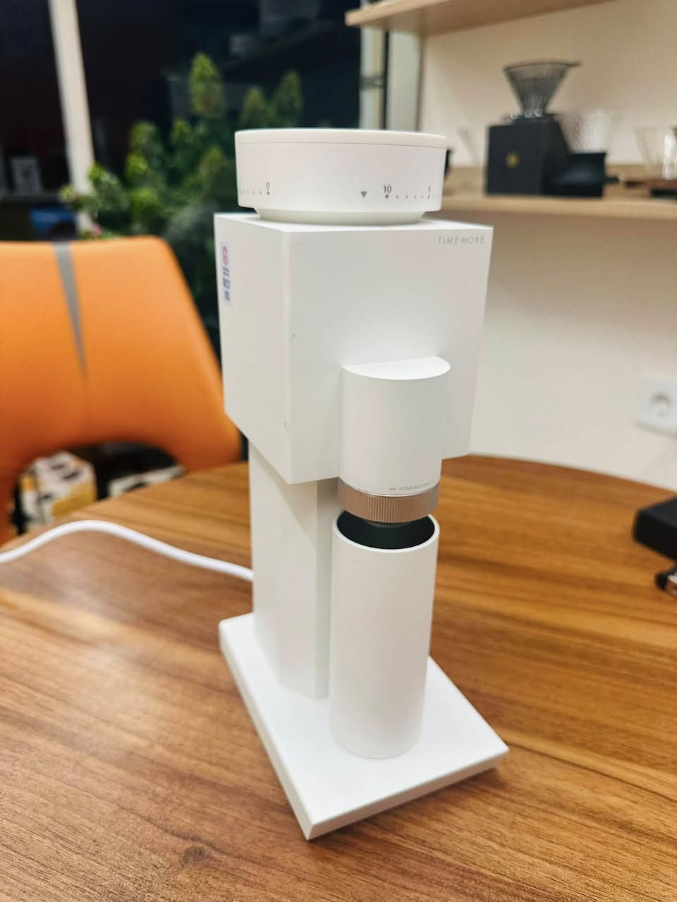 🔥 للبيع طاحونة Timemore Bricks 01S 🔥
طاحونة قهوة مختصة احترافية من Timemore، بتصميم عصري أنيق وحائزة على Good Design Award 2024.

✅ استخدام شهرين فقط
✅ بحالة ممتازة جداً
✅ مع الكارتون الأصلي
✅ مناسبة للإسبريسو وV60 وجميع طرق التحضير
✅ تعديل دقيق لدرجات الطحن
✅ طحن متجانس وثابت لاستخلاص أفضل نكهة من القهوة
✅ تشغيل هادئ وتصميم فاخر يضيف لمسة احترافية لأي كافيه أو ركن قهوة منزلي

الطاحونة معروفة بجودة التصنيع العالية ودقة الأداء، وتعتبر من الخيارات المميزة لعشاق القهوة المختصة 

📦 متوفرة مع الكارتون الأصلي
📍 الموقع: كركوك
للمهتمين التواصل على الخاص .


**إذا كنت صاحب هذا الإعلان وتريد حذفه لأي سبب، رجاءا أرسل رسالة إلى الدعم الفني**