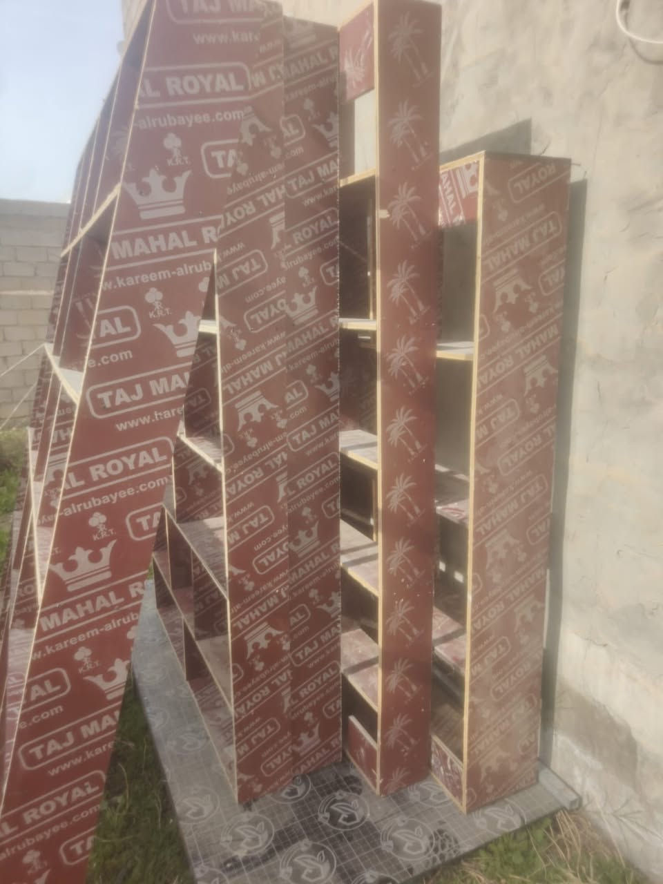 رفوف خشب لبيع ***********
