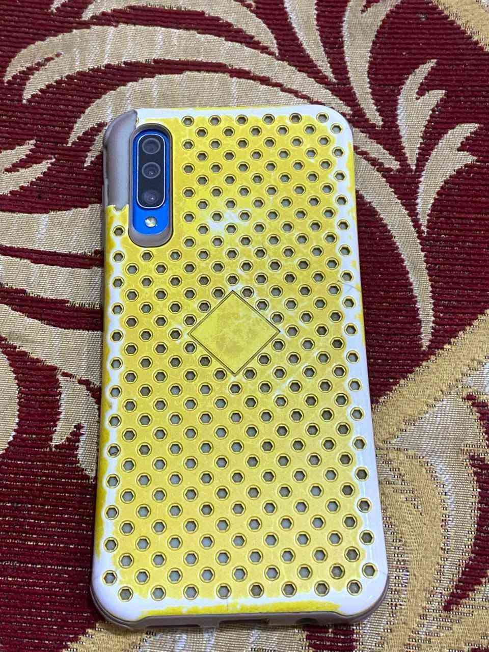 جهاز a50 للبيع مواصفات    👇          الشاشة: 6.4 بوصة من نوع Super AMOLED بدقة FHD،                                المعالج: Exynos 9610 (ثماني النواة)، يقدم أداءً جيداً للمهام اليومية والتطبيقات

  البطارية: 4000 مللي أمبير، تدعم الشحن السريع بقوة 15 واط.

ذاكرة: 128                                                                  الكاميرا الأمامية: 25 ميجابكسل لصور سيلفي واضحة.
الكاميرا الخلفية: ثلاثية (25 ميجابكسل أساسية + 8 ميجابكسل زاوية واسعة + 5 ميجابكسل للعمق).
الجهاز مبدل ايسي شحن ومامأثر ابد على الشحن
    السعر 120 وبيه مجال   مكاني بصره زبير للاتصال او الاستفسار  على هاذ الرقم ***********

