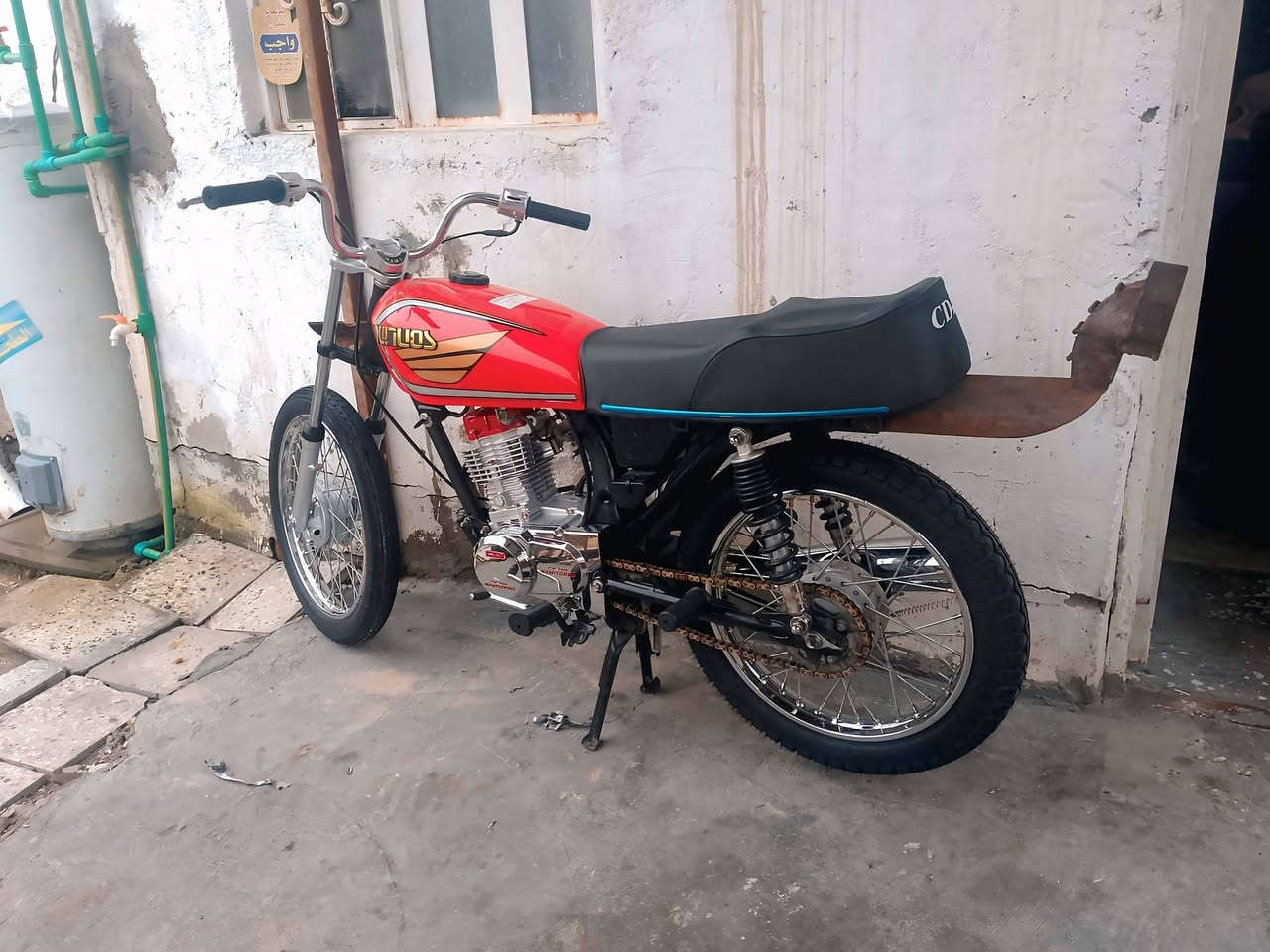 السلام عليكم دراجه تعمير 26 الشاصي موديل 2014 اصولي المكان النجف ***********
