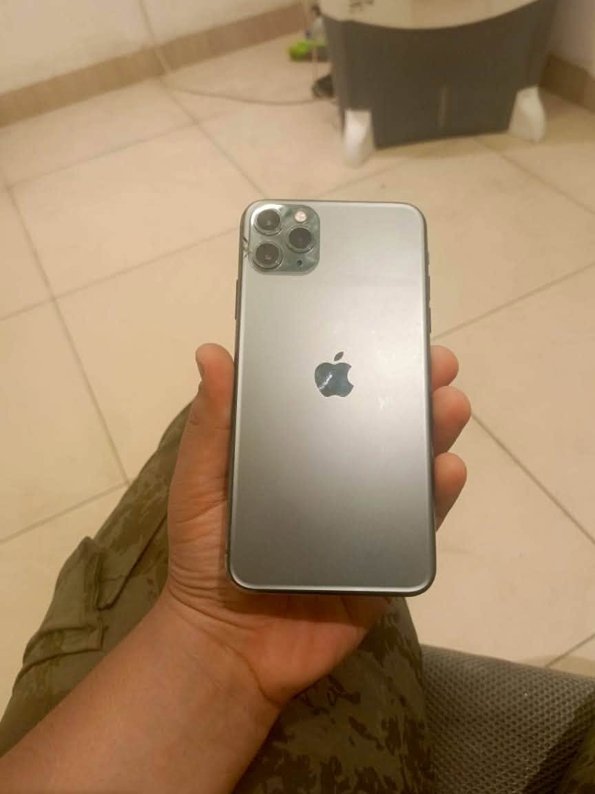 ‏iPhone 11 Pro Max قطعة نادرة مبدل شاشة بطارية وبسعر مناسب 275 وبي مجال العنوان ديالى بعقوبة￼ الاستفسار على الرقم ***********
