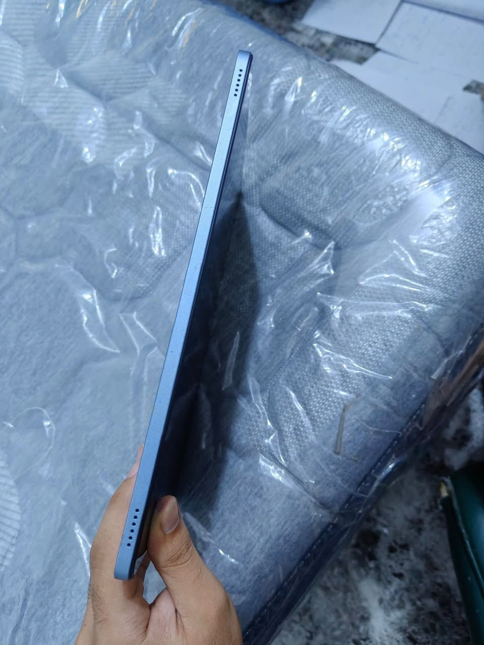 ايباد بلاك ڤيو حجم 12 أكبر حجم 
ذاكره 256 G بطاريه 9000mAh
ايباد جديد زلغ ما بيه لزكه مال شركه بعدها بي كلشي على وضعه
 مستخدم لغرض الدراسه كارتونته موجوده مكاني بغداد 
سعر 160 قفل غير قابل للعلمه 
رقم ***********
