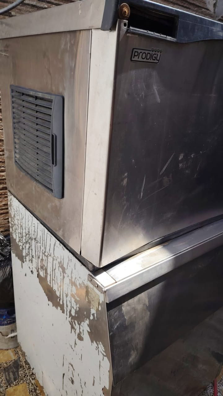 ايس ميكر مكينة ثلج بلوري سكوت مان امريكية USA 🇺🇸 غنية عن التعريف انتاج 250 كيلو باليوم للاستفسار مراسلة الصفحة او الاتصال ***********
