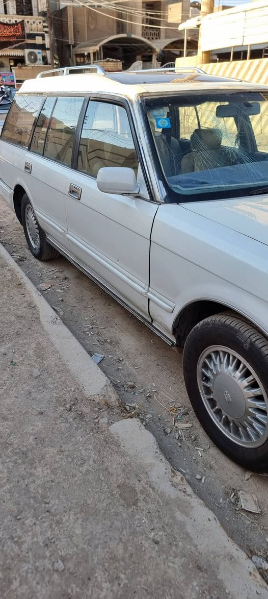 تويوتا كراون (أرنب)ابيض (طويل)
رقم بصره الجديد انكليزي  (تحويل مباشر)
سيارة جديدة
كفالة (من كص، نقل، الضربة)
مكينة وكير (مية بالميه)
حدادة + تخم تاير + ويل كب (كلها جديد)
تبريد ثلج
أدامة كاملة
مسجل + تخم سماعات
كهربائيات (كلها شغالة)

مكان السيارة: بغداد 
السعر: 70 وبيه مجال 
للتواصل: ***********
