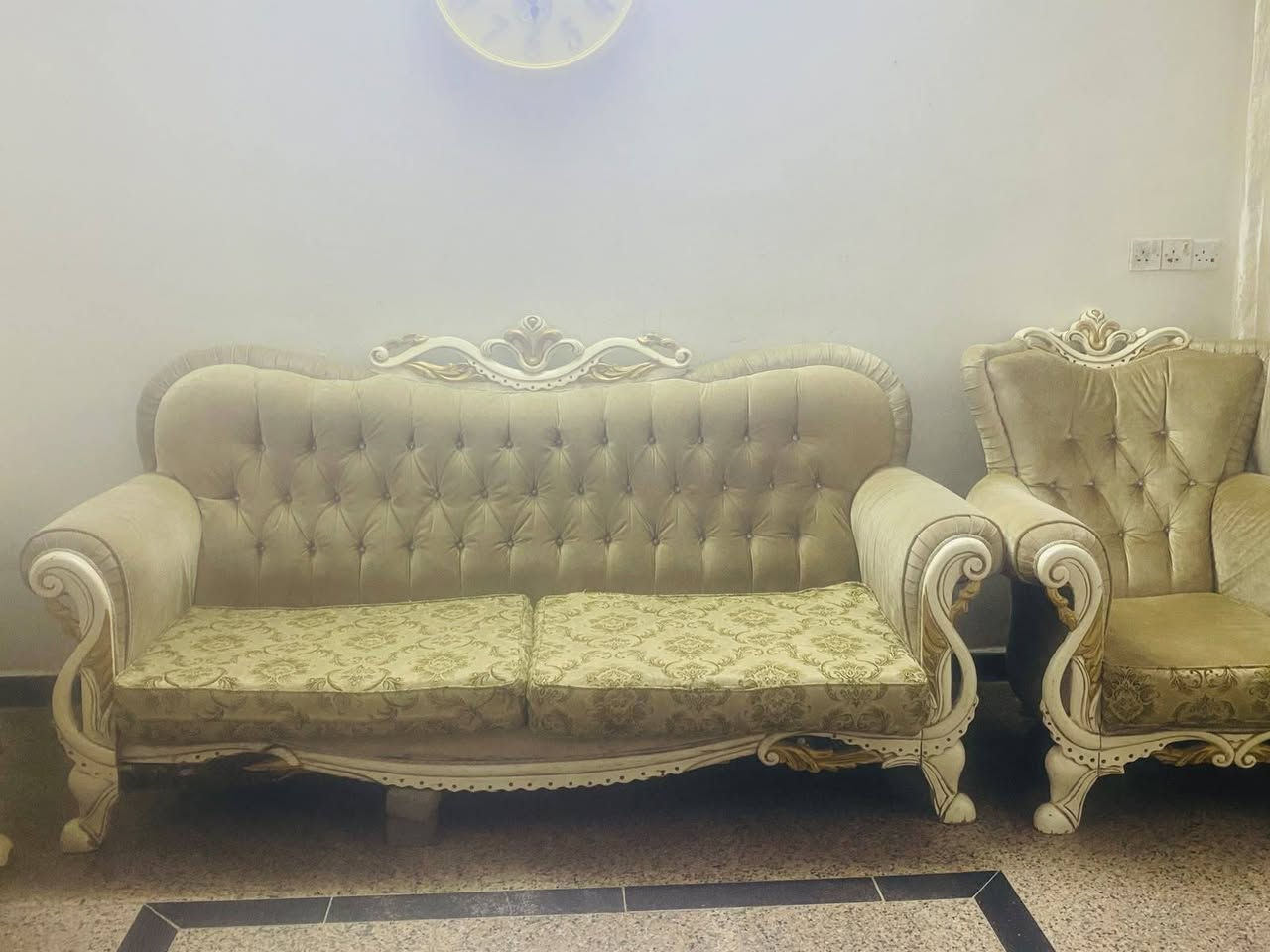 تخم للبيع مستعمل ١٠ مقاعد  ضرر بالرجل ثلاثيه ب٣٠٠ وبي مجال ويا مخاد تواصلو على رقم ***********
