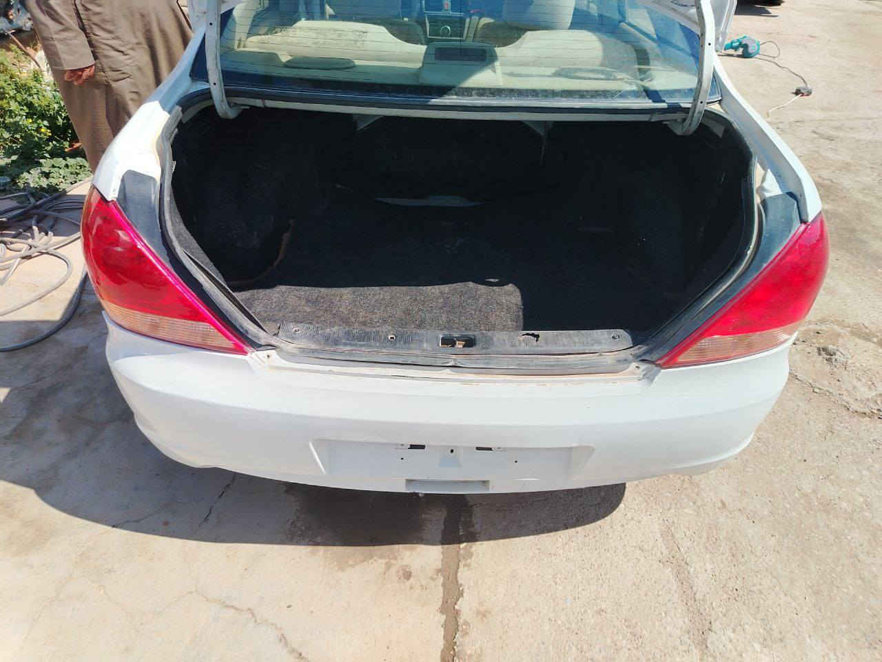 نيسان سني
موديل ٢٠١٠ ياباني اصل
 ...فول اوتوماتيك
 ...كفاله محرك كير حداديه تخم تاير باتري كهربائيه كولها شغاله ..تبريد ثلج ...رقم واسط  أنكليزي 
الكوت قرب بوابه كوت بغداد مقابل محطه البوابه 
 
***********
***********
