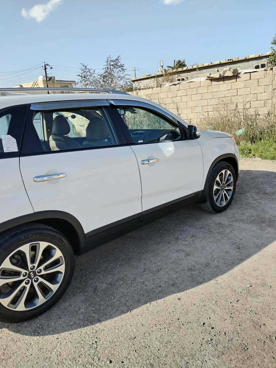 للبيع كيا سورنتو موديل 2015 رقم ديالى بسمي وارد خليجي مكفولة كفالة عامة من الصبغ والتبديل والبارد محرك ستة سلندر سبعة راكب ثلاث قطع تبريد بردات خلفية ويل كاب كروم فول عدا الفتحة ماشية 165 ألف كيلو السعر 185ورقة وبيهة مجال عنوان ديالى بعقوبة كاطون الرازي قرب مدرسة الشام رقم الهاتف *********** أبو وسام/ يرهم مراوس بي سورنتو 18او20 أو توسان 24 بس يكون خليجي أبيض مكفول/ رجاءآ إني مكلف بل نشر رجاءآ يوجد رقم الهاتف رجاءآ
