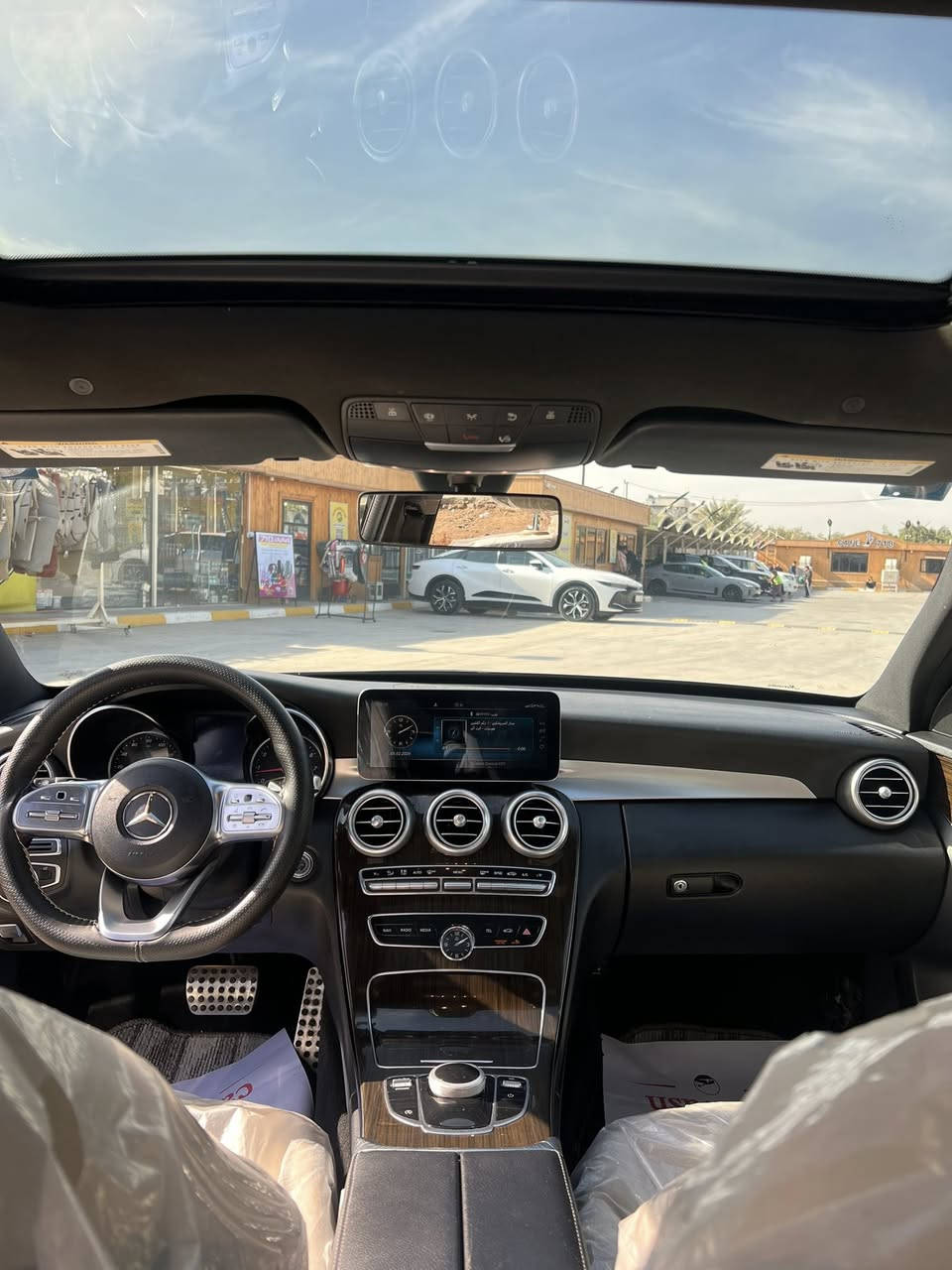 السلام عليكم

للبيع Mercedes C300 2019 (تو ويل) 

لون نيلي 

سلايد 

ماوس

كامره خلفيه 

اوتو بارك

شاحن وايرلس

كار بلي

بصمه ابواب

بصمه تشغيل

رادار امامي 

رادار خلفي 

نقطه عمياء 

قياده اليه

سستم سماعات برومتسر

كشنات كهرباء

كشنات تدفئه

لايتات زينون ٨ عدسات

داخل جلد ابيض ( اصل)

ماشيه ٤٥ الف 

السياره وارد امريكي (كلين تايتل) وهنا صار بيها فقط جاملغ الامامي صبغ بدون اريباك بدون دواخل سياره جديده وبدون نواقص صفر مسج 

كير ومحرك مكفولات ع فحص 
السعر 24.800 💸 وما اعتقد اكو هيج سعر بهيج نضافه وماشيه قليل 

مكانها الغدير 

للاستفسار:***********
