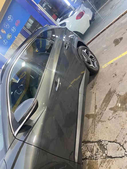 السلام عليكم.. للبيع فقط 
توسان هايبرد 2023 رقم بغداد 
المواصفات لمتد اعلى فئة فول ١/١ 
(تتقدم و ترجع بالريمونت)
حادث قطعة وحدة باب مبدل اصلي 
يعني السيارة بدون صبغ كلها مكفولة

ماشية ١٨ الف ميل

السعر ٢٢٥ و بيها مجال 

 بغداد الجادرية ***********
