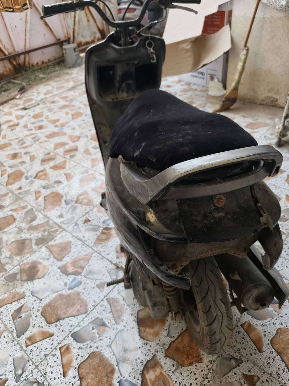 فراشة للبيع
الدراجة گايمة وبيها دخنة خفيفة 
و برغي الگزوز مسولك و گاعد على برغي واحد 
الدراجة يحتاجلها هواي شغل و ابيع كوم حديد بس هية تشتغل و تمشي السعر 250 و بيها مجال قليل مكاني بصرة ابو الخصيب السبيليات رقمي ***********
