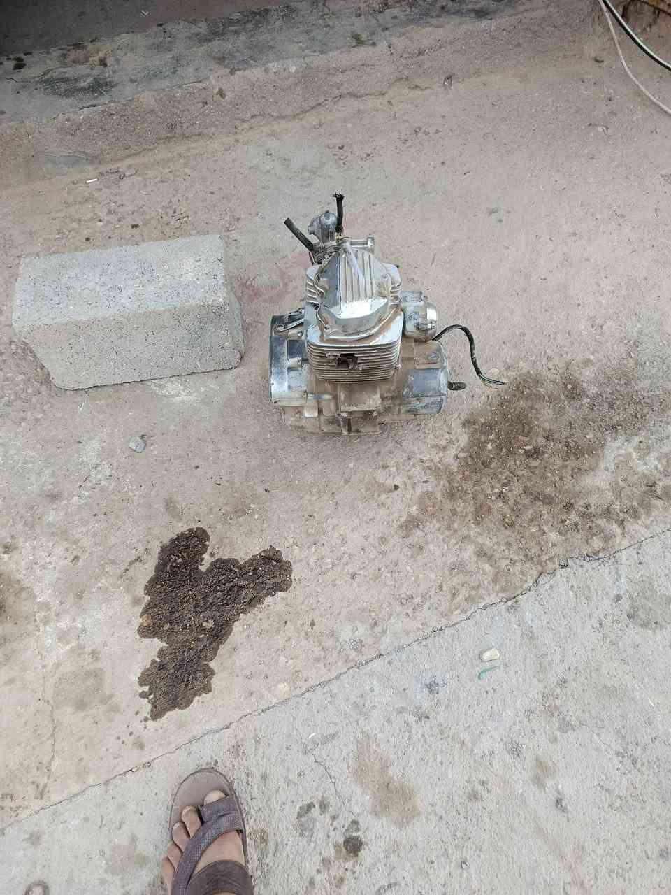 للبيع محرك ستوته 
زوج ويل تايموته نضاف دبلات امامه زوج دبلات خلفيه زائد ويل يراني زائد  ويل خلفي دراج بارت يرهم للدراجه لليراني  سيبايه يراني ستان يراني للبيع *********** واتساب
