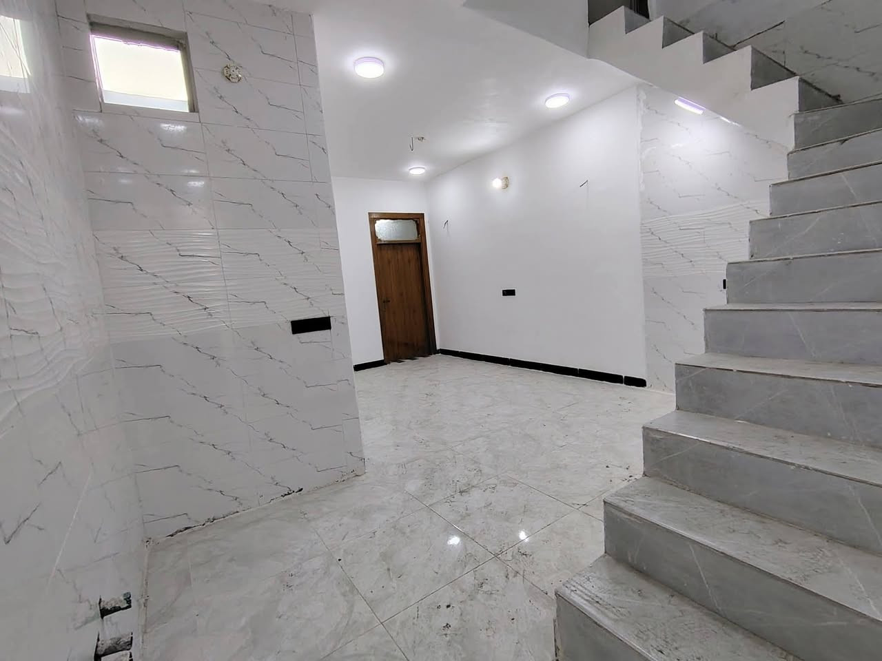 100 متر #طابو_زراعي_سند_٢٥_أقرار

بسعر 35مليون #قابل_للتفاوض

غرفه/صاله/مطبخ/صحيات 2/استقبال/كراج /مكشوفه 

ماء/كهرباء/سوق/مدارس/تبليط 

الموقع 🏡        (#توجد_جميع_المساحات) 

النجف الاشرف مقابل ملحق قريه/شارع الصب عمود 314شارع سياج المطحنه

للتواصل

***********
