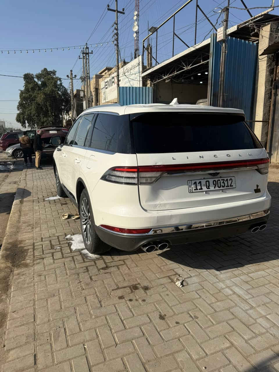 لبيع مستعجل لنكولن سياره معروفه ومعروفه موصفاتهه موديل 2023  ماشيه 16 بيه قطعتين صبغ عنوان بغداد ابو دشير ***********
