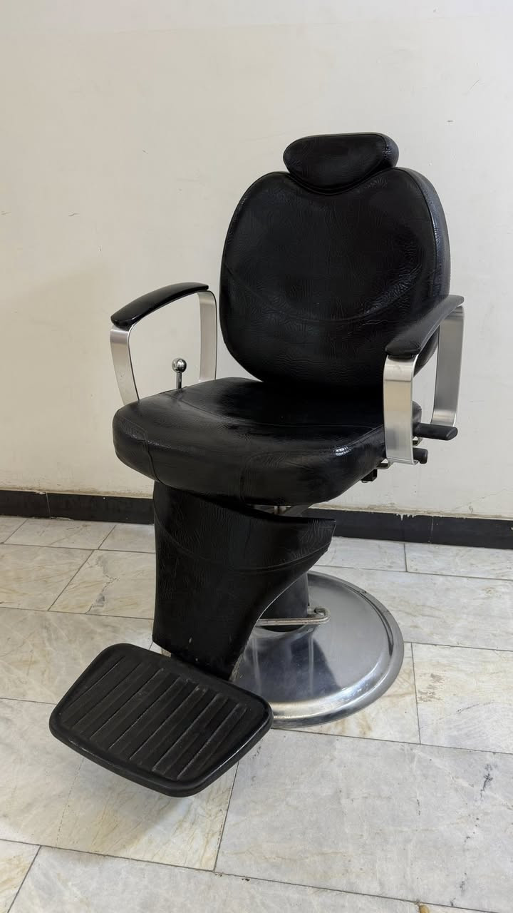 السلام عليكم غراض صالون للبيع نص جديد ونص مستخدمات قليل للتواصل ع الرقم ***********
