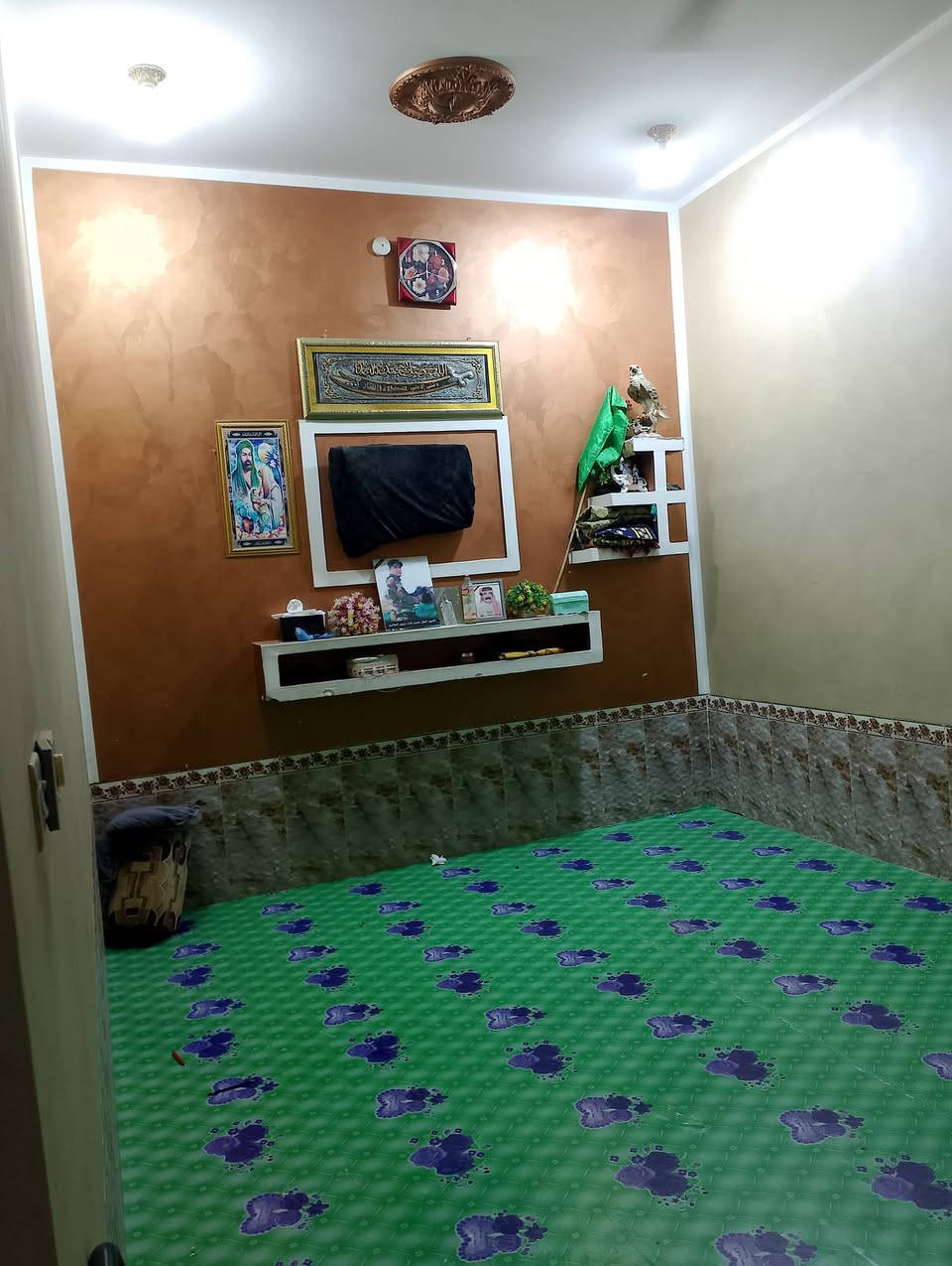 بيت طابو صب مساحه ١٠٠ متر طابو صرف 
ب الاسكان صناعي نزله ثالثه قريب ع طريق ناصريه سوك شيوخ 
بي 
غرفه
صاله 
دوانيه 
مطبخ 
صحياات 
وفوك غرفه وصحياته 
الشراي يتصل ***********
