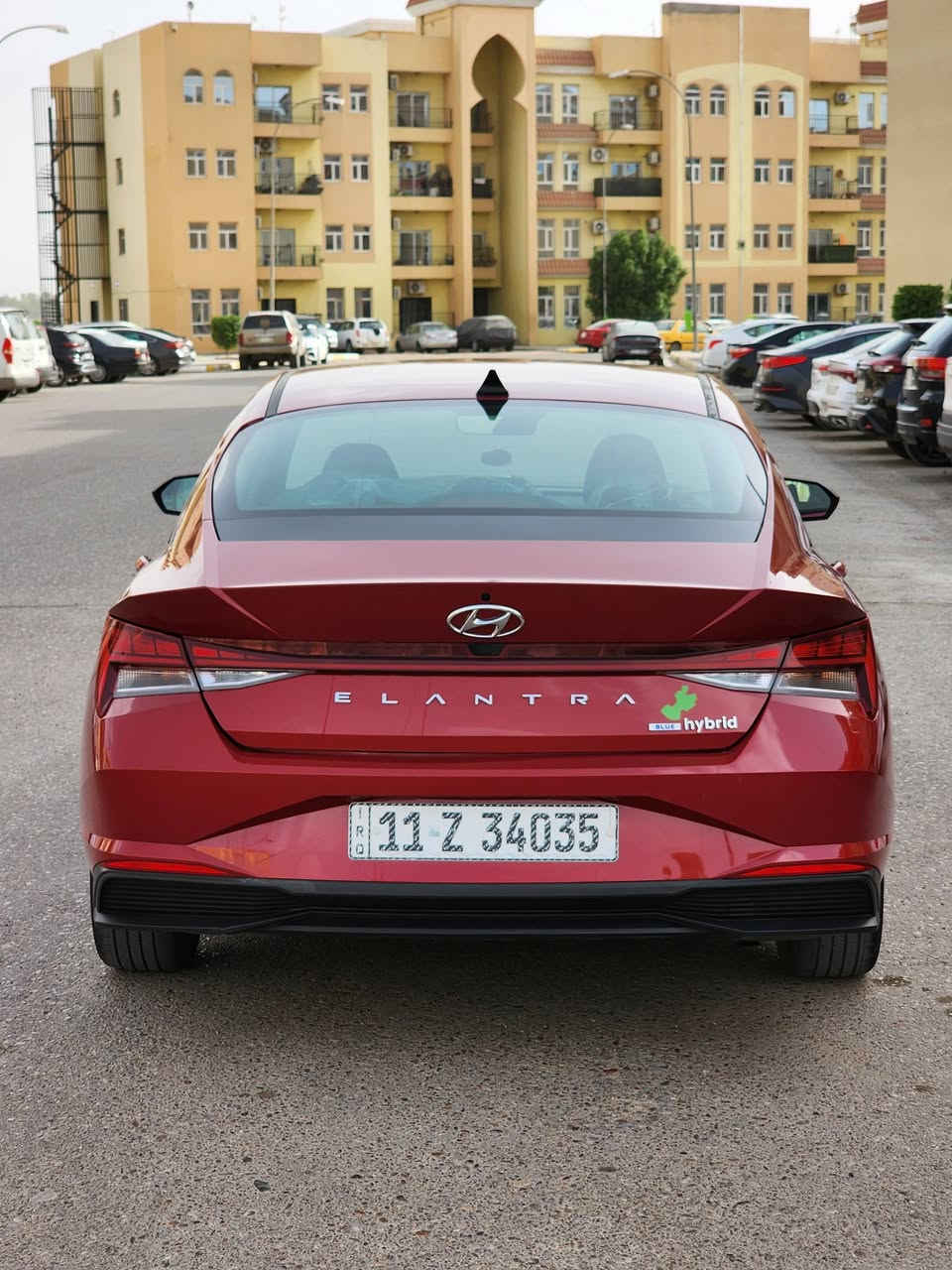 اللهم صلِ على محمد وآل محمد 
ألنترا هايبرد بلو 2023   وارد أمريكي 

محرك 1600 
الكَير  DCT اوتوماتيك  6 سرعات 
ماشية 49 ميل
فرامل ABS
شاشة لمس  Apple Car Play. و Android Auto 
بصمة 
بصمة ابواب 
هاند بريك بصمة 
ترحيب عند الأقتراب 
صندوق ذكي يفتح عند الأقتراب 
كامرة خلفية 
نظام تثبيت سرعة 
قيادة ذاتية   على الشوارع المخططة 
رادارات حساسات 
نظام مانع انزلاق 
نظام تنبيه عند الاصطدام
نظام تثبيت سرعة 
تحكم على المقود ( سياقة ذاتية على الشوارع المخططة )
3 أنظمة قيادة   ( نورمال - سمارت - سبورت )
اوتو هولد 
كشنات تدفئة 
تبريد منفصل 

صور الحادث موجودة مع الصور 
الأيرباكات جميعها سليمة 
ملاحظة :- بيها رصعات بالقمارة اثر تحميل  واني مامسويها  باقية على وضعها 

السعر 156
رقم بغداد - مكاني بغداد 
***********
