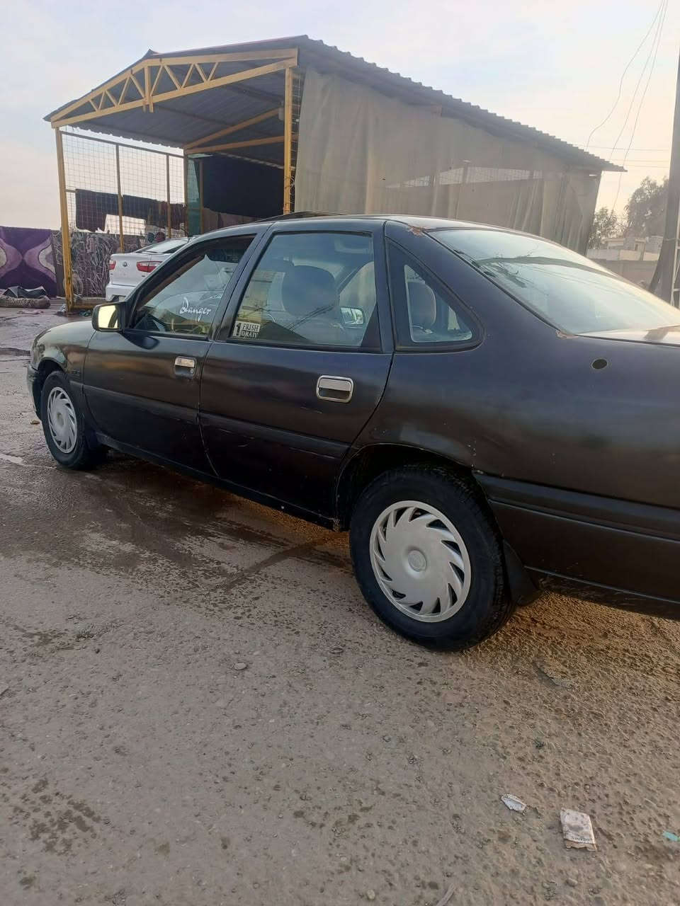 فكترا حجم 16 للبيع سياره جاهزه من كلشي  مكينه معمره رايمن  تايرات نضاف طخمها نضيف رقم دولي كابون بانزين السياره بيها ضرر تحرير واكع عل سقفيه بلوك مصبوغه عام سياره ترايك وين من تريد *********** *********** السعر ٣٠ وبيها مجال
