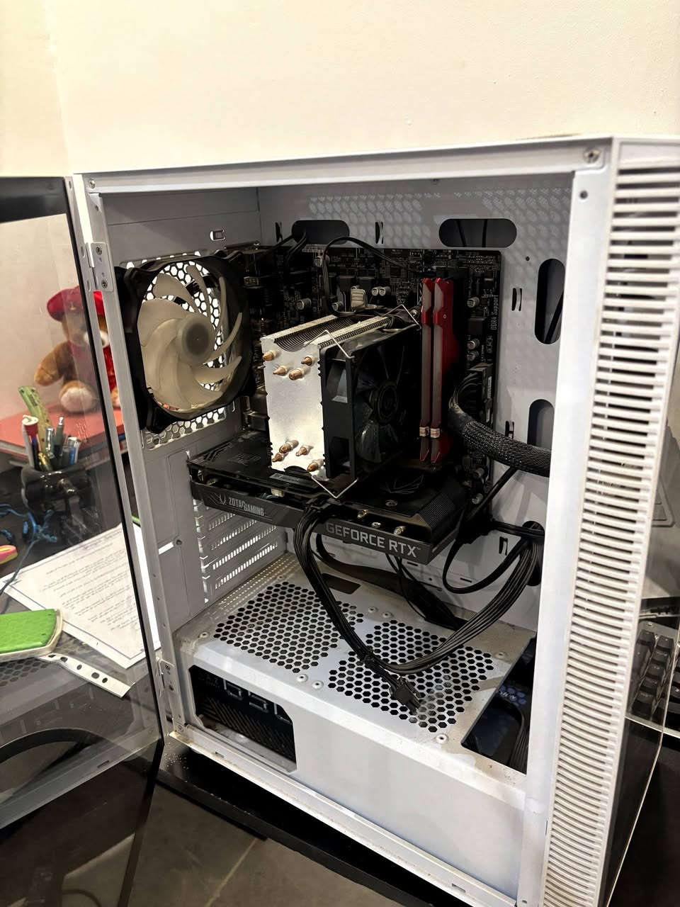 سلام عليكم شباب حاسبة للبيع
المواصفات 
Ryzen 5 2600
Ram 16gb 3200mhz rgb
Asus B450 
Ssd128gb+1tb hdd
Rtx 3050 8gb
Psu 650w bronze 
وياهة شاشة دهوا FullHD
مكاني بغداد موجود توصيل 
الحاسبة متروكة يعني بس شوية تراب القطع ممتعوبة ممشتغلة هواي
سعر الكيس و الشاشة 600 الف


**إذا كنت صاحب هذا الإعلان وتريد حذفه لأي سبب، رجاءا أرسل رسالة إلى الدعم الفني**