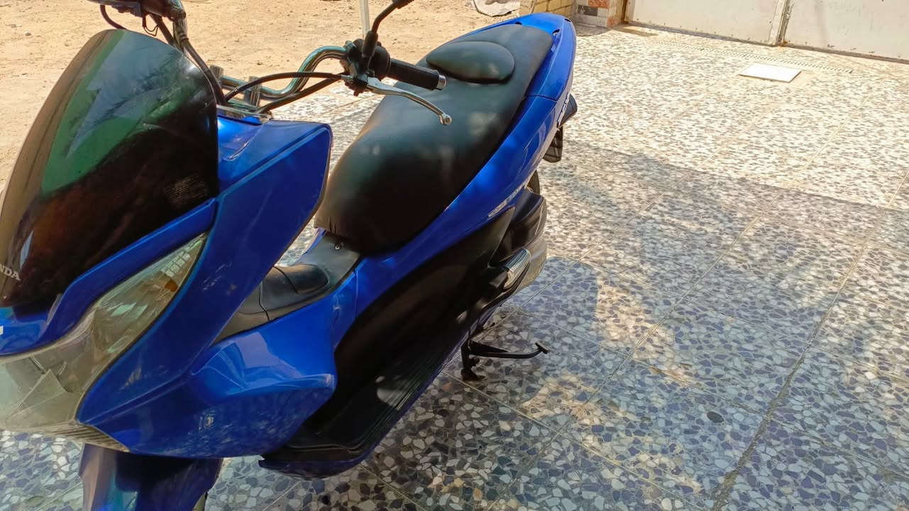 سلام عليكم دراجة PCX جيل اول دراجة ابلادي شرط نظافة دراجة مال رمبه موديل (18)  ماشيه 20 الف حقيقي. أوراق المعرض موجوده جديده 1 مليون و 4 اربع ميه

رقم: ***********
