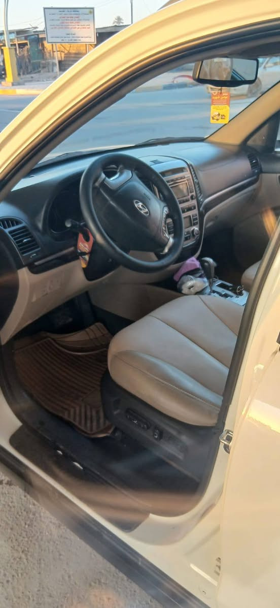 سنتافيا 2011
فول مواصفات 
مكينه كير مكفولت سته سلندر
تبريد ثليج مكفوله السياره حداديه جديده
بيه فقط صبغ ربع البنيد بصف الجماملغ اليمن
السعر 160وبيه مجال قليل 
مكان السياره كربلاء طوريج 
رقم الهاتف ***********
