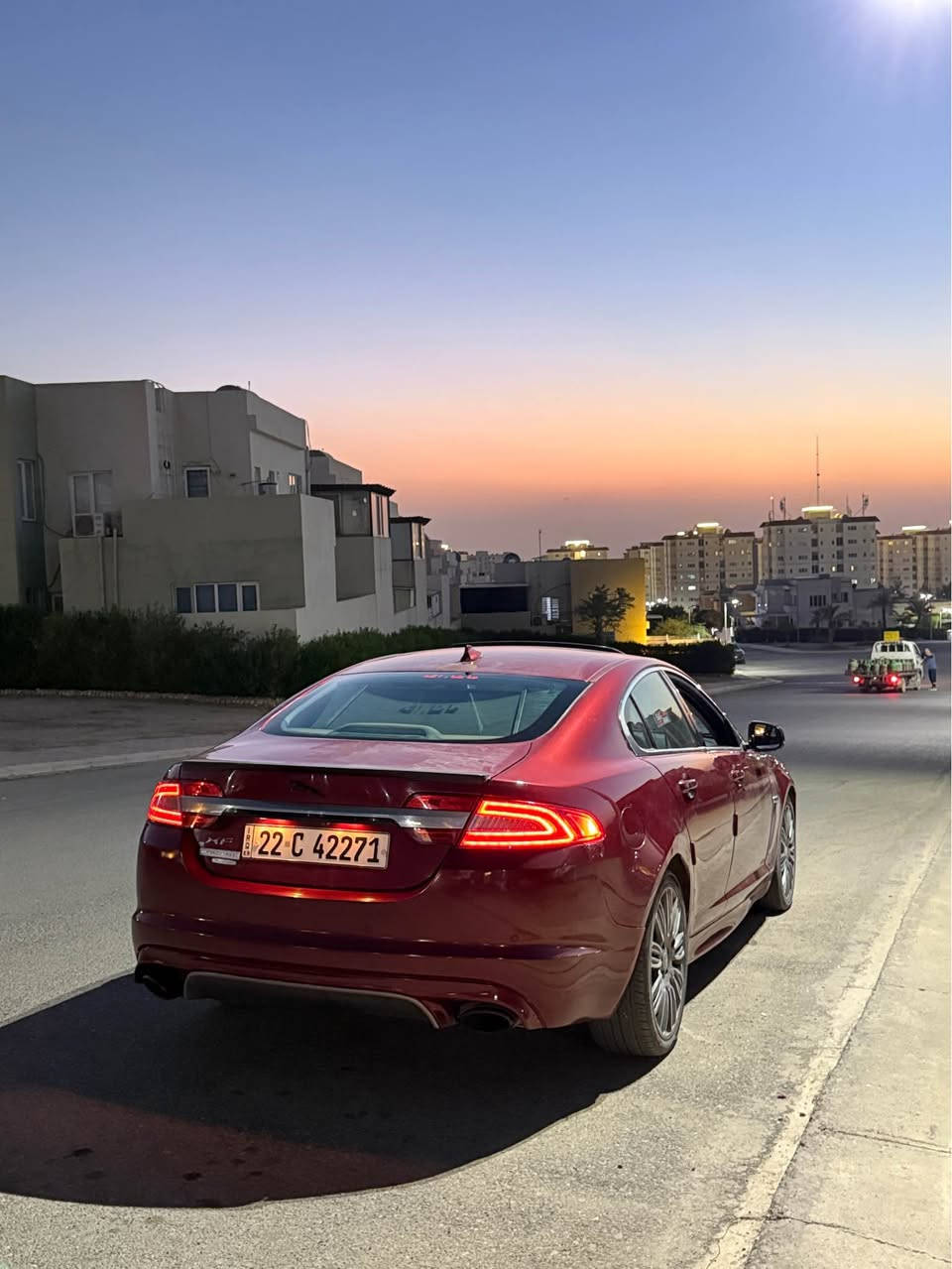 سلام و عليكم 
Jaguar xf 2013 شركة سردار 

- سياره كلين تايتل بدون حادث .
-محركها : v6 supercharged 3.0L
-القدره الحصانيه : 340 🐎 .
- كير و محرك بحاله ممتازه. الكير ٨ سرعات .
-سياره ماشيه : 125الف كم .

-مواصفات السياره فول واحد على واحد 
* مثبت سرعه
*كشنات خزن memory 
*تحكمات بل مري كهربائيه + تعتيم اوتوماتيكي
*تشغيل بصمه 
* اربع انضمة قياده 
*برده خلفيه كهربائيه
*نضام السماعات (meridian)
*شاشه وسطيه لمس 
*كامره خلفيه 
*حساسات خلفيه + اماميه 
*عداد 300 كم 
*كير ماوس 
*هند بريك كهربائي
*فتحات تبريد اوتوماتيك 
* شفتات ستيرن 
*قتحتة سقف 
*مقاعد جلد احمر 
*حساسات نقط عمياء بل مري الجانبيه 
و غيرها من المواصفات …..

- سياره رقم اربيل بأسمي تحول وكاله بشرط 
- مكان السياره اربيل 
- رقم : ***********
- سعر السياره : 92 ورقه قفلل أربيل, العراق
