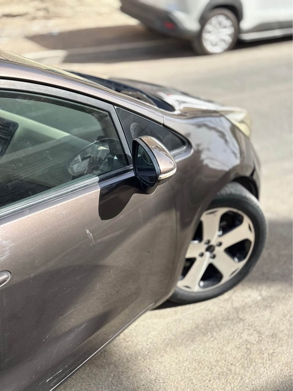 السلام عليكم 

كيا ريو خليجية ٢٠١٢ 
ماشية ١٩٦ الف كيلو

سياره جانت جارده وتعمرت
نصبغت كلير عام
وبيها حادث بابين مبدلات 

سياره جاهزة كير مكينة تبريد حلوه وكاعدة

فول مواصفات فتحة تحكمات ستيرن مري شفط

السعر ٨٣ ورقة وبي شي بسيط
اليدور نظيف ومكفول اسعارهم فوك الشدة اخوان رجاءاً

رقم سليمانيه تحويل حصراً 

مكان السيارة بغداد حي الجامعة 
*********** بغداد, العراق
