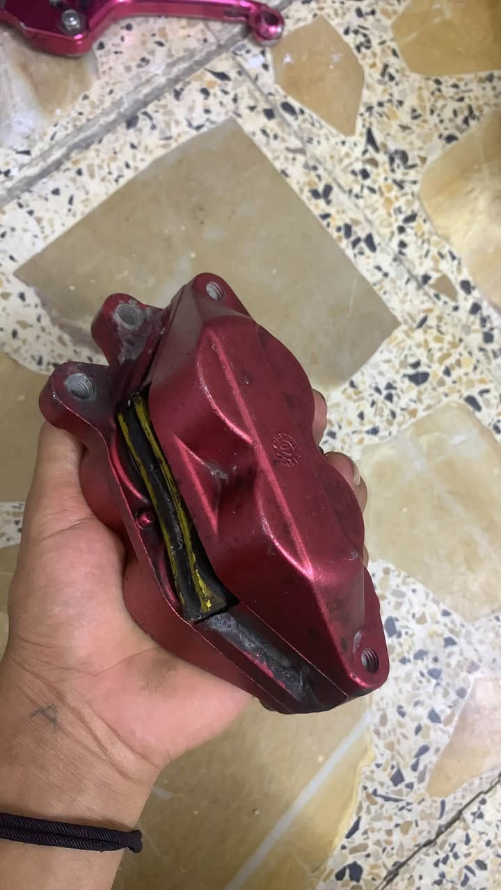 السلام عليكم نواعم سكنس 
فج برمبو كرزي اصلي بي برغي دهن رياضي ودسكات 
فراك انسي واي ذهبي 
قبق بانزين جابان جي اس مشمشي 
يدات اصليات كير ذهبايت 
بكلايت مشمشي 
بكلايت شفاف 
كلهن عل شغل ماكني دوره استفسار خاص او عل رقم (***********) ♥️
