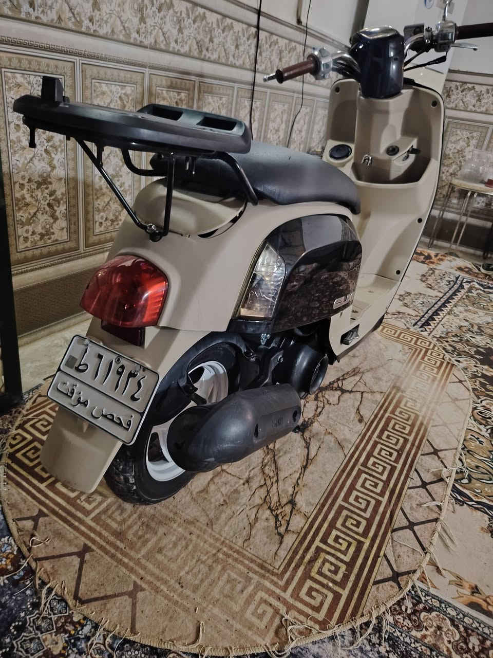 السلام عليكم بوليس كارتون البيع 2008 دراجه سلف هندر بكل وقت كلشي شغال معدل شلعه تخبل كفر بلادي سمائي وتجاري اسود وداخل اسود بلادي كريمي تجاري وبيه كاسحه وتجوه حيل نضيفه بيه دواخل ثنين كفرات ثنين مكاني ميسان علي الشرقي اذا من مركز مدينه تكدر ترجع بيه لهلك  الدراجه وراق كامله شراي اتصل وبخدمتك السعر مليون الرقم ***********
