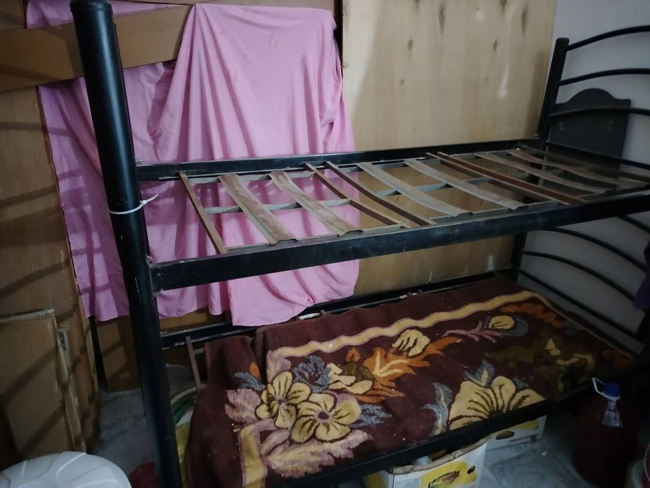 سلام عليكم للبيع حوض سمك وجربايه طابقين *********** هذا رقمي واتساب موجود
