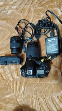 كامره نيكون 7000 نيكون كلشي واضح بصور سعر ٤٠٠ الف بيهه مجال ٠٧٧٠٣١٥٧٤٢...