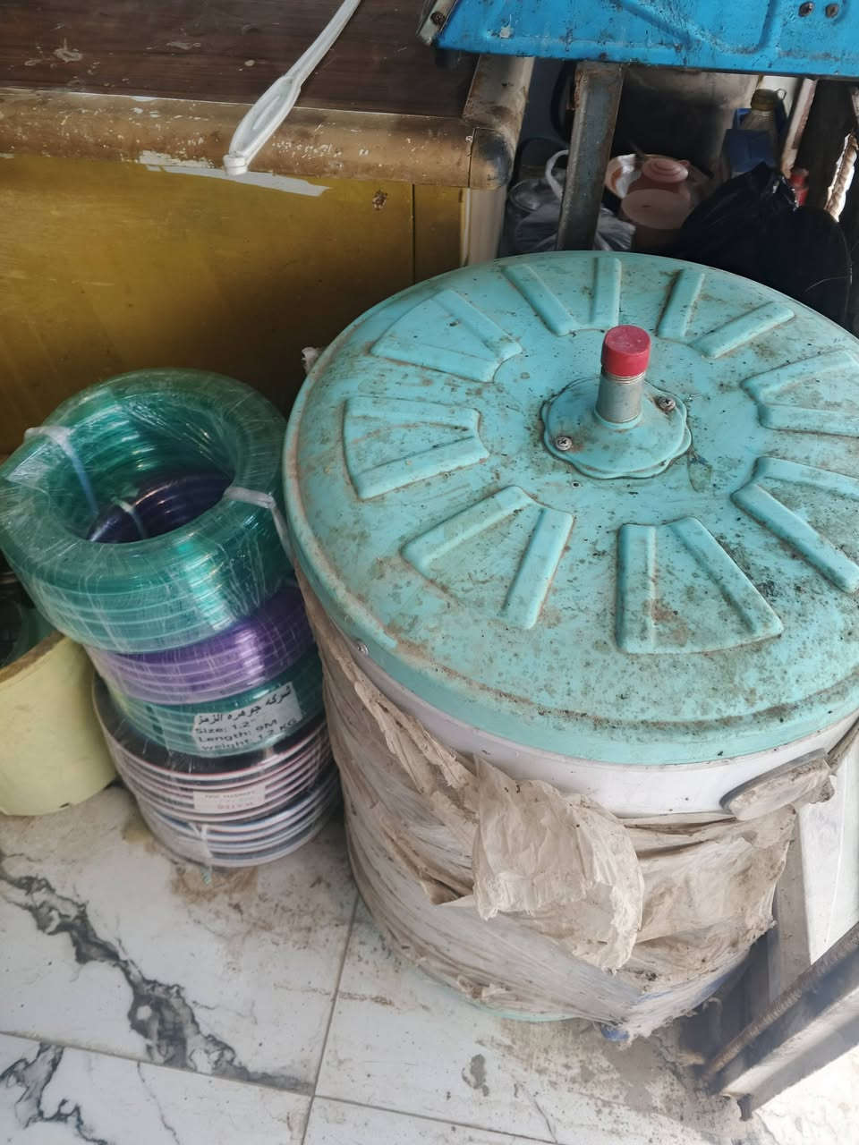 للبيع محل مواد منزليه وانشائيه  الموقع تقاطع القدس السده خلف مطعم ابو حمره ***********  ايجار المحل 75  الف
