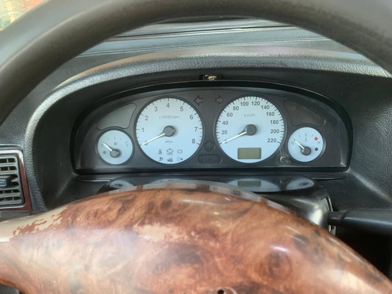 بيجو بارص موديل 2012 سياره شوفت عينك محرك جديد كارتون طخم تاير +طخم رنك حداده كامله امامي وخلفي .تبريد تدفئه كلها شغاله اي نقص مابيها سعرها 40 وبيها مجال للشراي تحويل ثاني يوم مكاني البصره ام قصر .***********
