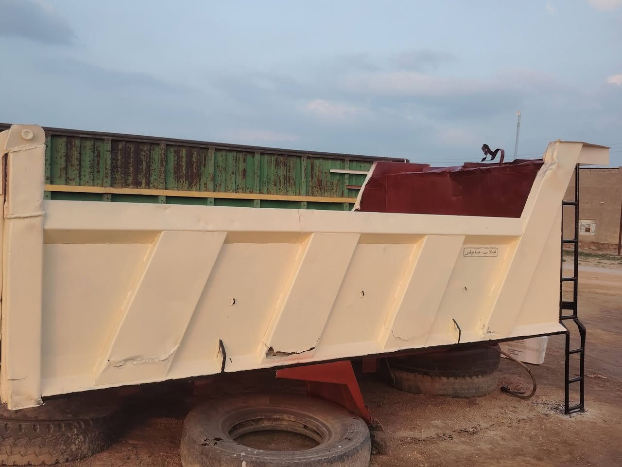 السلام عليكم بدي مايلر مال قجمه بلادي طول 4/45ونج بنص جديد مكان السماوه رقم الهاتف ***********
