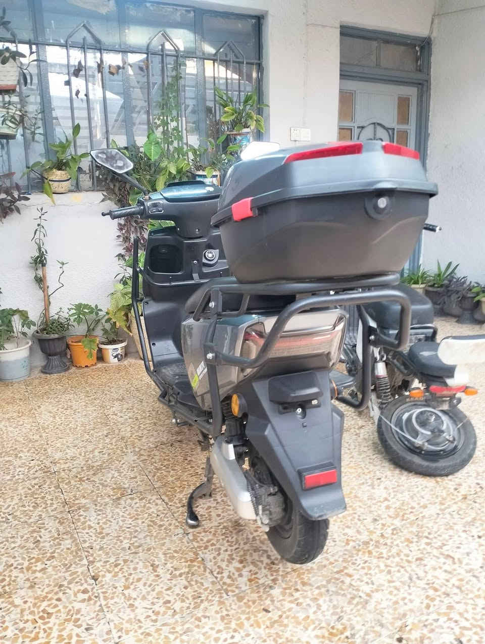 السلام عليكم ماطور شحن ماتركس مدرع عدد بطاريات سته بريكات دهن فول فول مواصفات سعر550وبي مجال التواصل خاص او عل رقم***********
