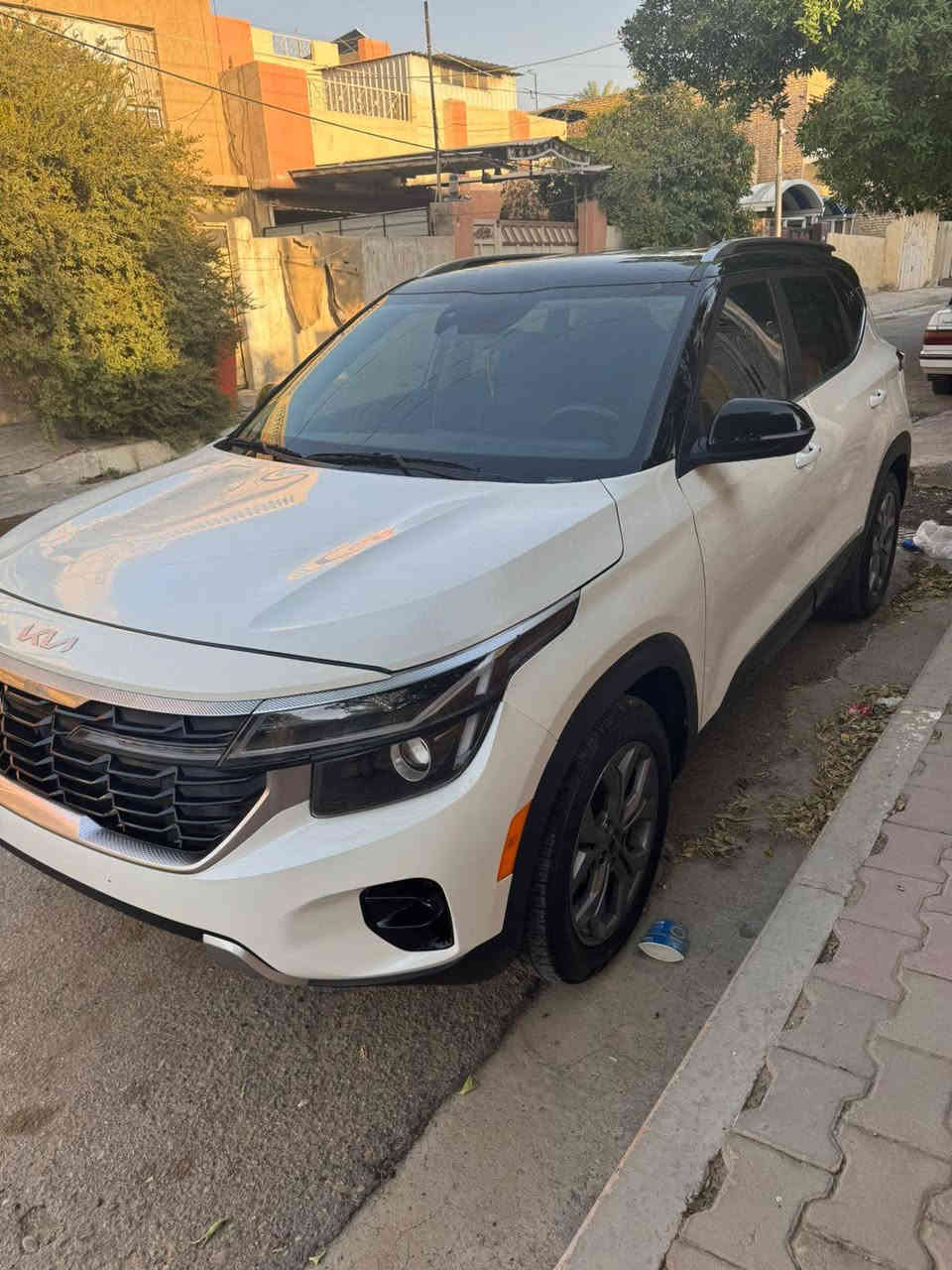 السلام عليكم 
للبيع 
KIA SELTOS S 2024
السياره فول عدا الفتحة 
تو كلار 
بصمه 
تشغيل عن بعد
شاشه ديجتل 
و بيه هواي مواصفات
السياره بدون رقم وين ما تريد ترقم 
ضرره بيه صبغ ربع البنيد مرفق بالصور
السعر 166 وبيه مجال بسيط 
الاستفسار الاتصال على الرقم ***********
