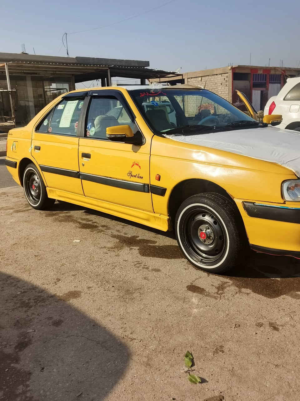 السلام عليكم بيجو بارص 2015 محرك خير من الله لا تنقيص ولا تبخير بس الكير النمره الأولى مرات اتأخر أو بيه رجفه من توصل سرعه 90 السعر 40 أو بيه مجال ***********
