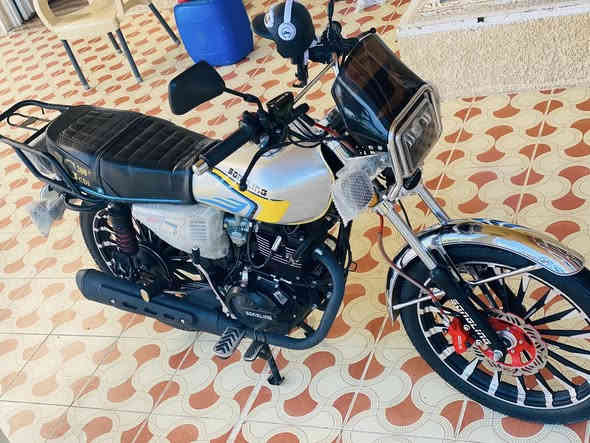 السلام عليكم دراجه للبيع سافان سونك موديل 26 زيرو زيرو صار 15 يوم من طاله من الوكيل بصمات ثنين تشقيل عن بعد مكفوله حتى من الشخط أوراق بغداد المكان واسط العزيزيه الاستفسار ***********
