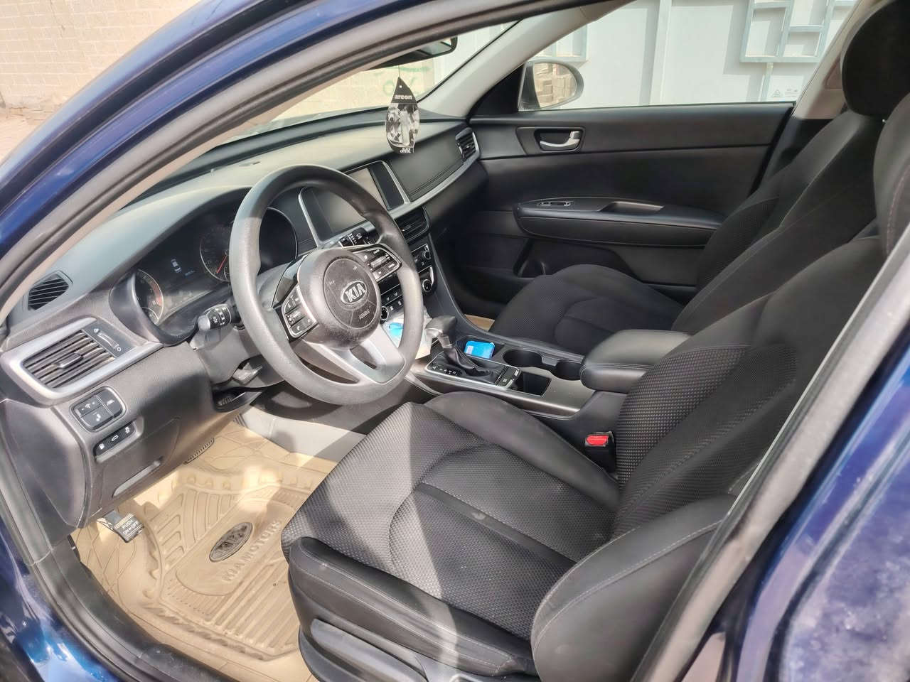 السلام عليكم
اوبتيما وارد أمريكي 2019

السياره مواصفاتها Fe 

محرك ٢٤٠٠

شاشه اصليه 

تحكم استيرن 

انظمه قياده 

رادار جانبي 

حساس خلفي 

تحديد مسار 

نقطه عمياء 

مانع تصادم 

قياده ذاتيه 
طقم تاير هذا الشهر شاده

بعد هواي مواصفات 

حادثها فقط بارد بالجاملغ الأمامي بدون دواخل
محرك وكير كلش نضيفات حداديه وتبريد جاهزات استخدام شخصي 

السياره بأ سمي رقم قادسيه 

السياره جاهزه من كل النواحي 

المكان... الديوانيه
... السعر 145.... وبيها مجال
للاستفسار  ***********
